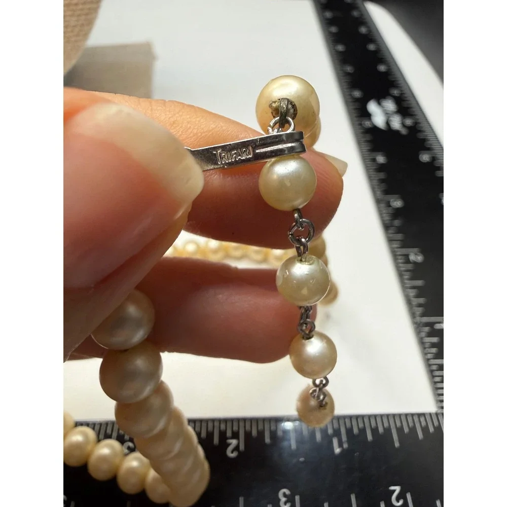 Vintage Trifari Faux‎ Pearl Necklace Cream Strand Silver Tone Hook Clasp 17.5